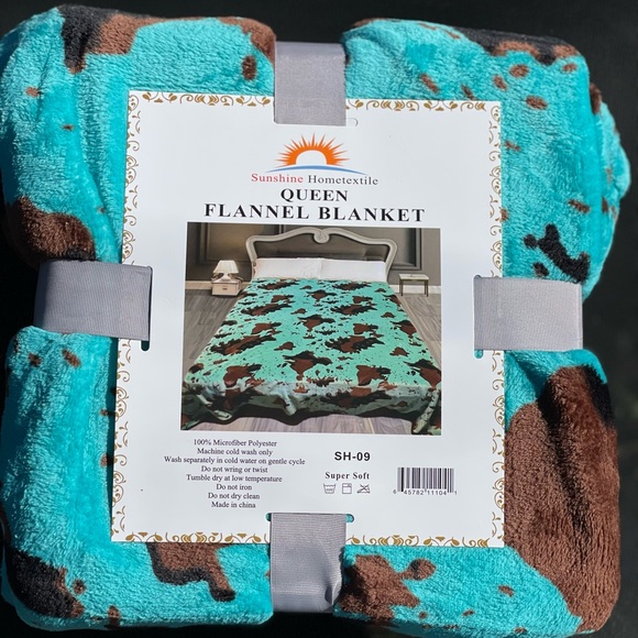 New Queen size flannel blanket,throw,soft and cozy,Cow print,Turquoise - Picture 3 of 4